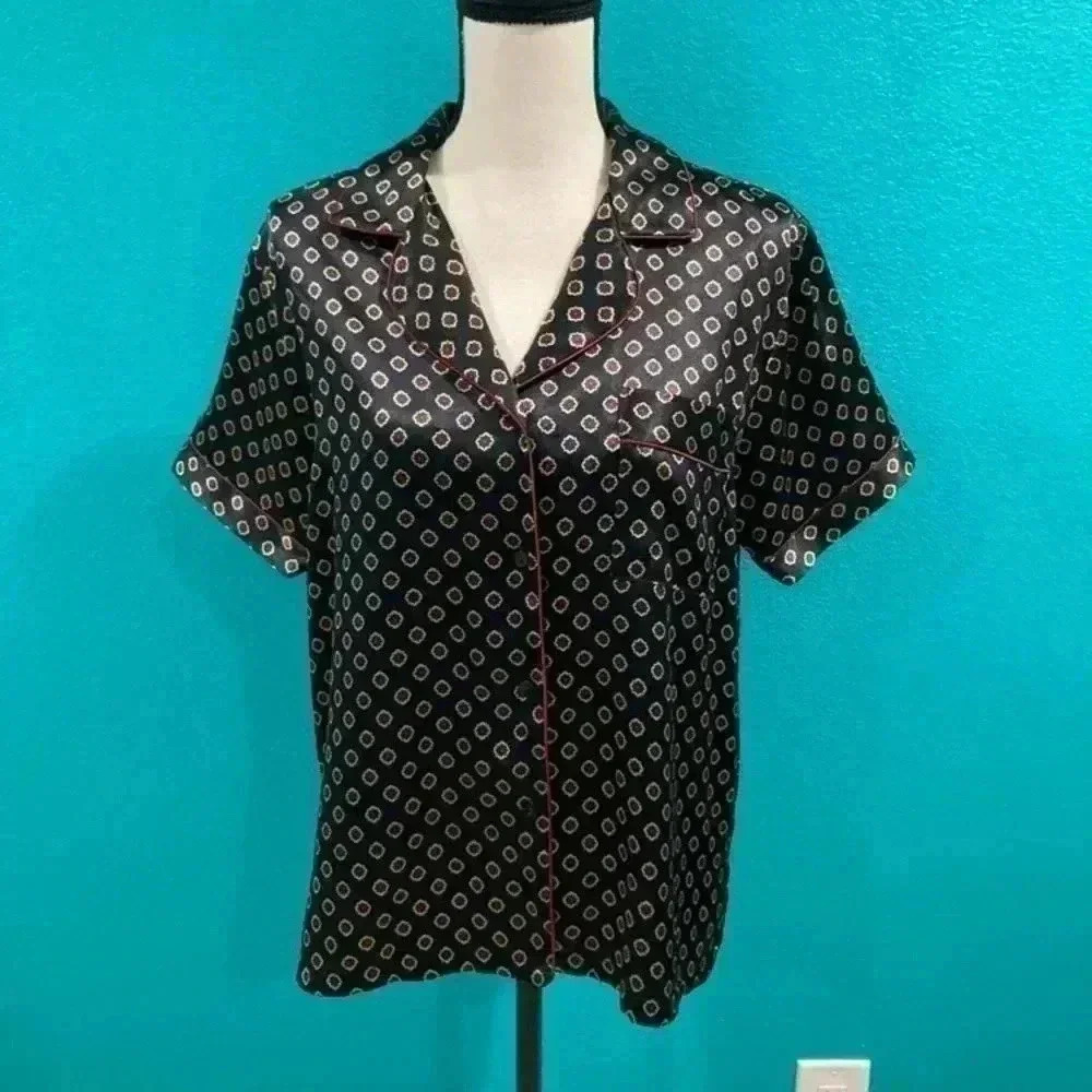 ⭐️ Jones New York silky short sleeve top in size medium